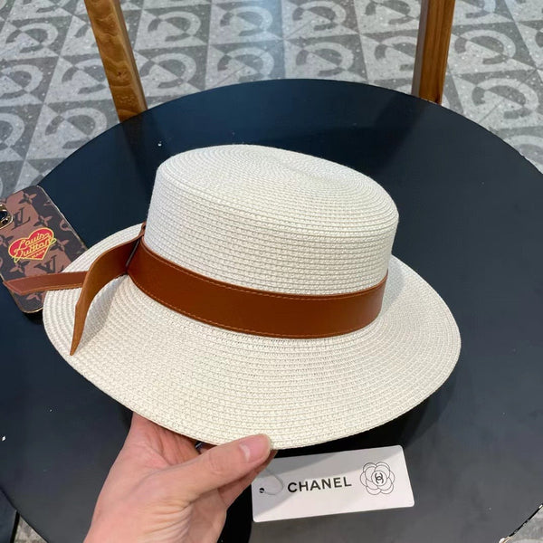 Chapeau tressé Chanel avec bride en cuir blanc en coton 205615