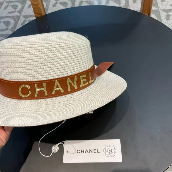 Chapeau tressé Chanel avec bride en cuir blanc en coton 205615
