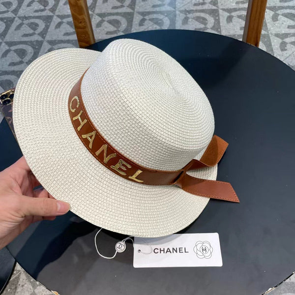 Chapeau tressé Chanel avec bride en cuir blanc en coton 205615