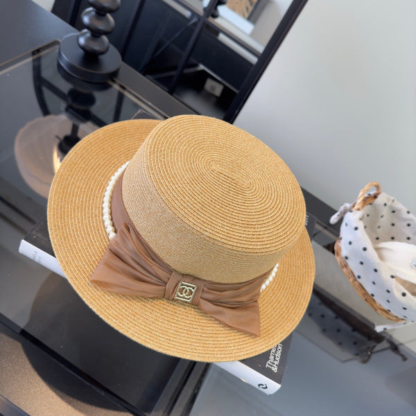 Chanel Chapeau de paille élégant à dessus plat beige 205391