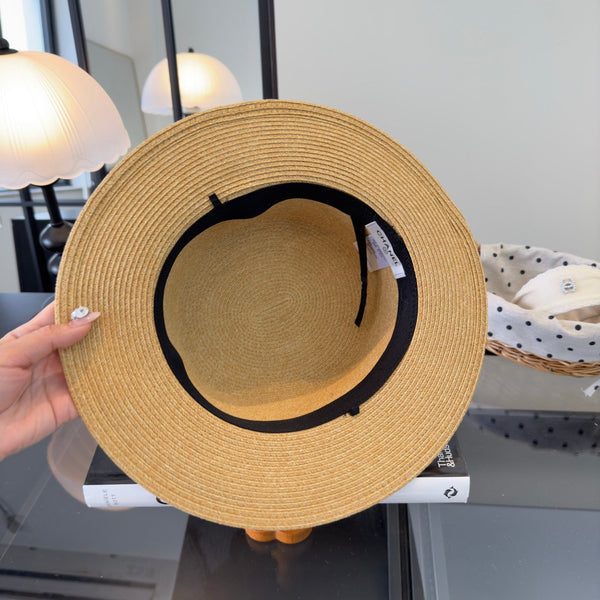 Chanel Chapeau de paille élégant à dessus plat beige 205391