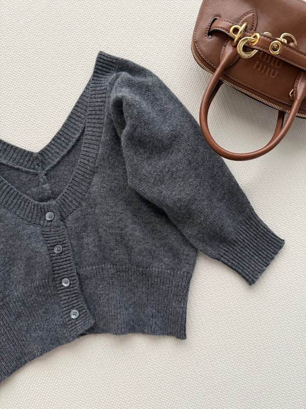 Gilet court Miu 26 à logo et épaules dénudées gris en cachemire 188141