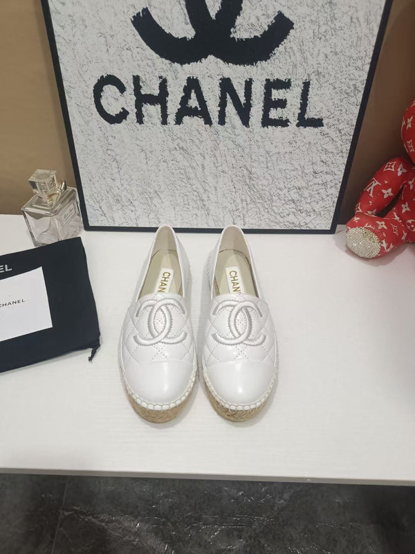Chanel Espadrilles Blanc en Cuir de Vachette 684835