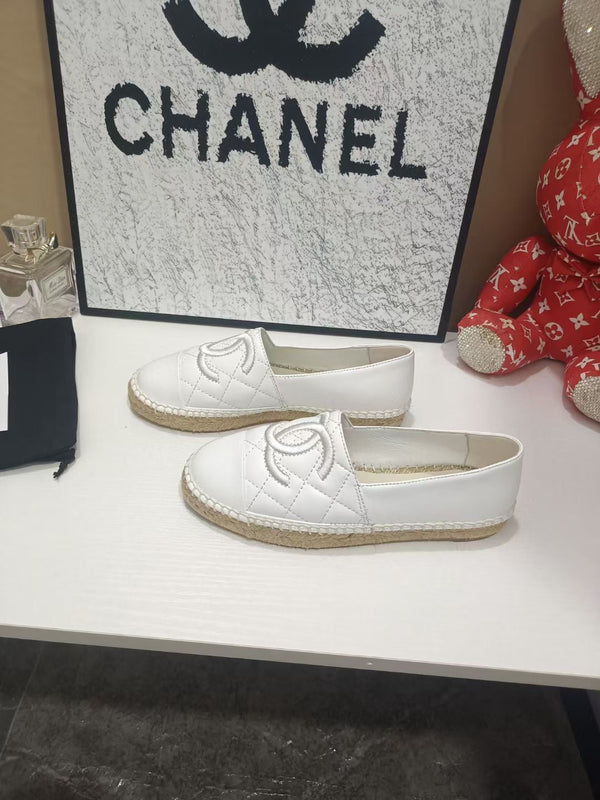 Chanel Espadrilles Blanc en Cuir de Vachette 684835