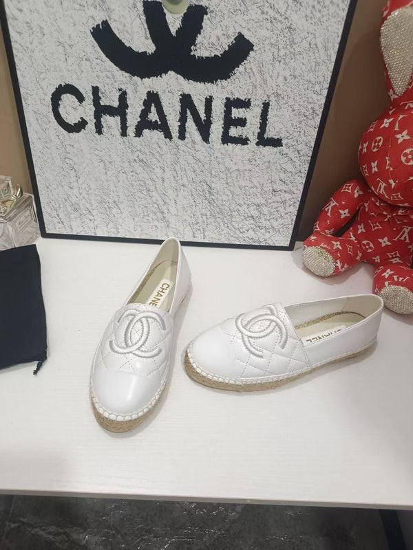 Chanel Espadrilles Blanc en Cuir de Vachette 684835