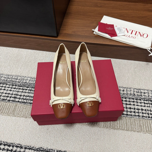 Valentino Garavani Pumps 60 Brown Cream in Sheepskin 685890