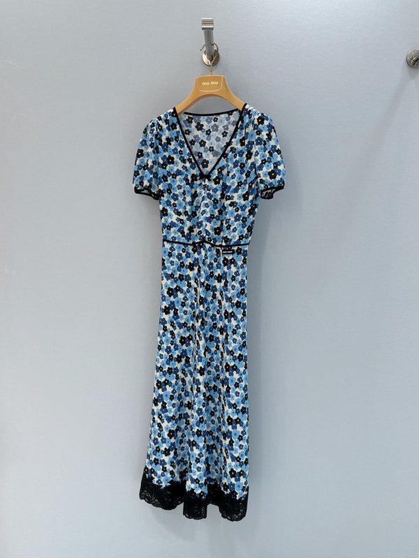 Robe Miu Miu en soie de mûrier à col en V fleuri bleu 221190