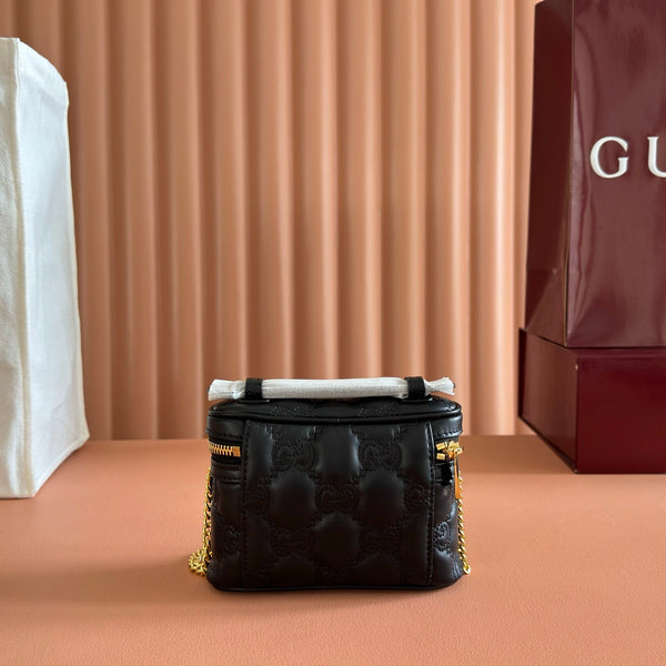 Gucci GG Matelassé Mini Bag 16 Black in Quilted Leather 284907