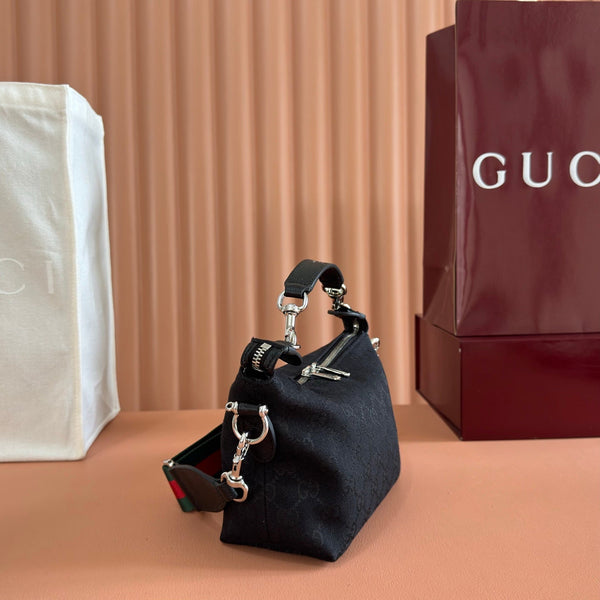 Gucci 26 Sac bandoulière Coach Shay 25,5 Noir en denim 284957