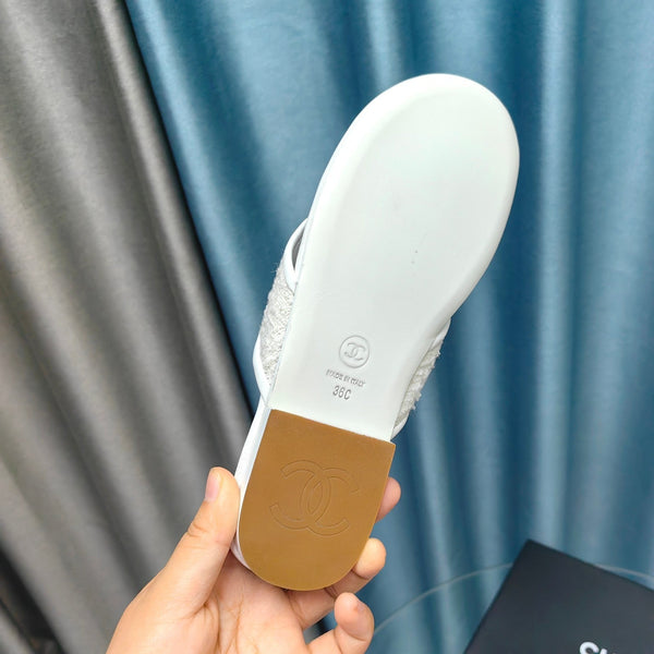 Chanel 26P Flip-Flops White in Woven 712312