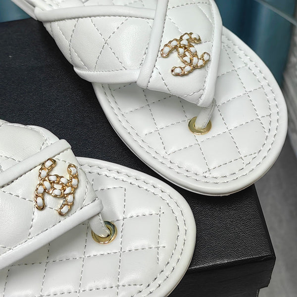 Chanel 26P Flip-Flops White in Calfskin 712309