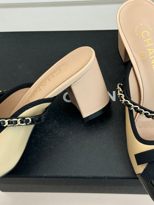 Chanel Double C Bow Chain Slingback Beige Black in Cowhide 717778