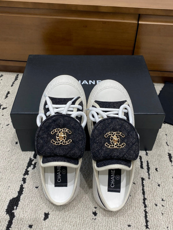 Chanel 26 Mules Décontractées Noir Blanc en Tissu 729327