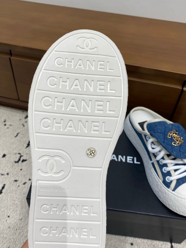 Chanel 26 Mules Casual Blue in Fabric 729326