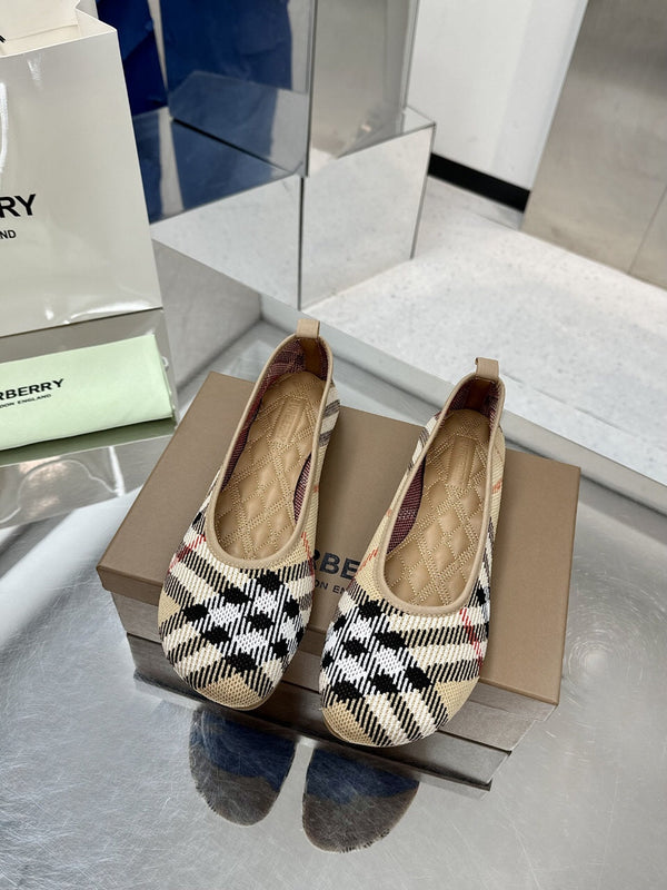 Burberry Classic Check Flats Beige in Fabric 729742