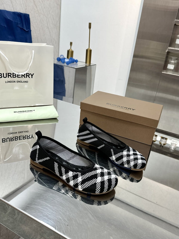 Burberry Classic Check Flats Black White in Fabric 729741