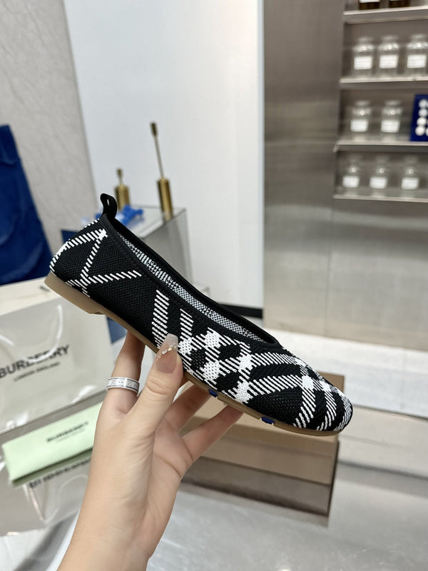 Burberry Classic Check Flats Black White in Fabric 729741