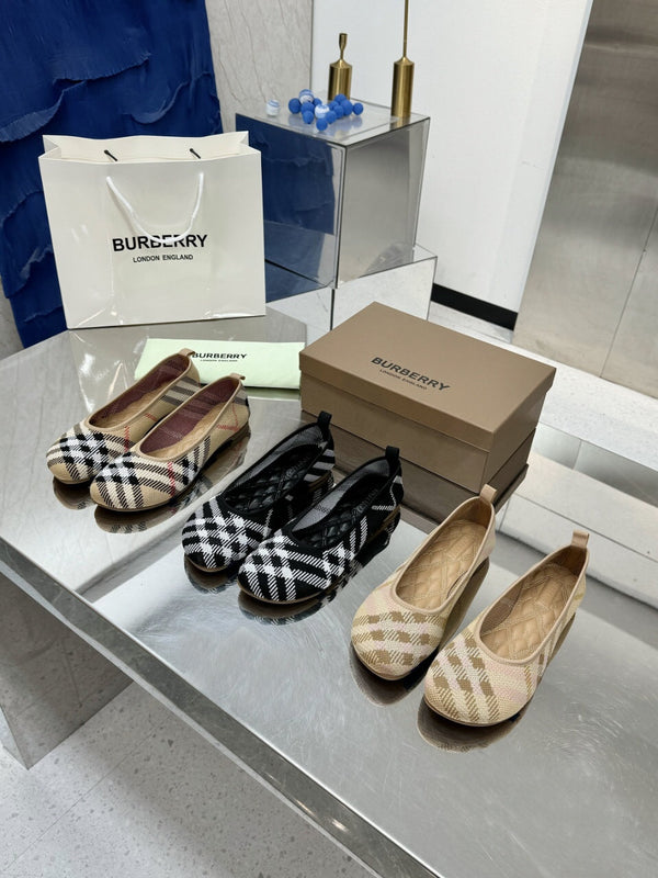 Burberry Classic Check Flats Beige in Fabric 729740
