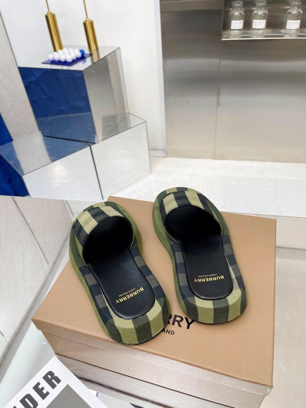 Burberry 26 Check Slippers Green Black in Cotton Linen 729728