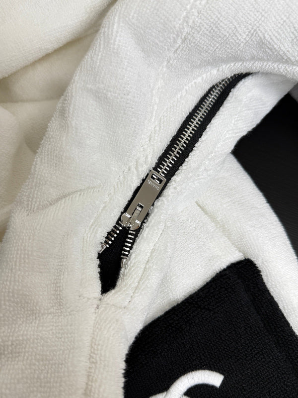 Chanel 2026 Beach Bag 60 White in Cotton