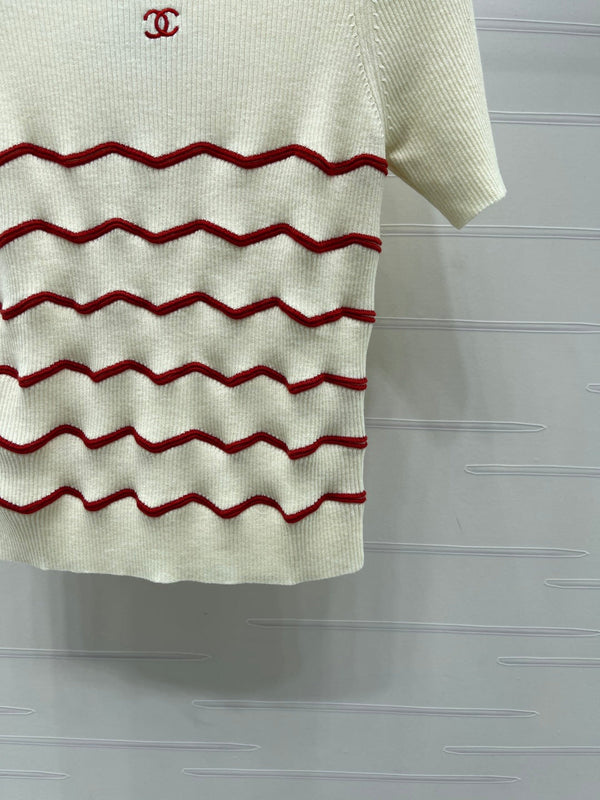 Chanel 2026 Wavy Stripe Knit Short-Sleeve Top Red in Knit Fabric 376036