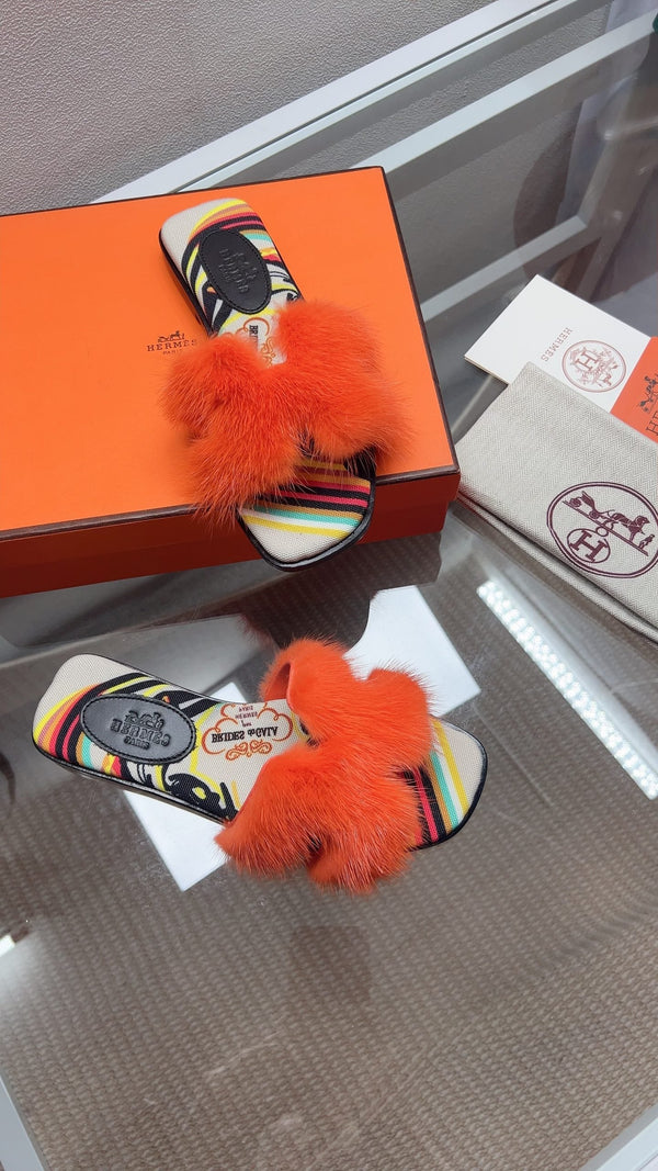 Sandales plates bout ouvert Hermes H-Style orange en fourrure de vison 739515
