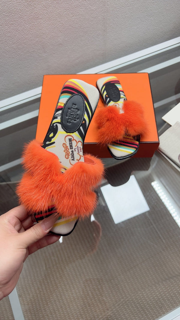 Sandales plates bout ouvert Hermes H-Style orange en fourrure de vison 739515