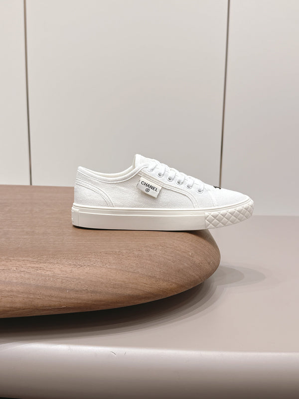 Chanel 26 Round Toe Color Block White in Canvas 739430