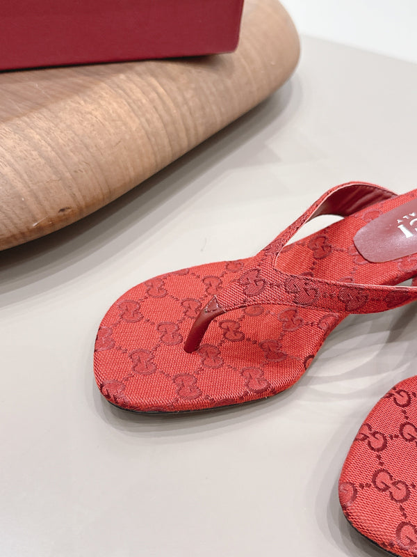 Gucci 26 Round Toe Flip-Flops 60 Red in Jacquard Fabric 739376