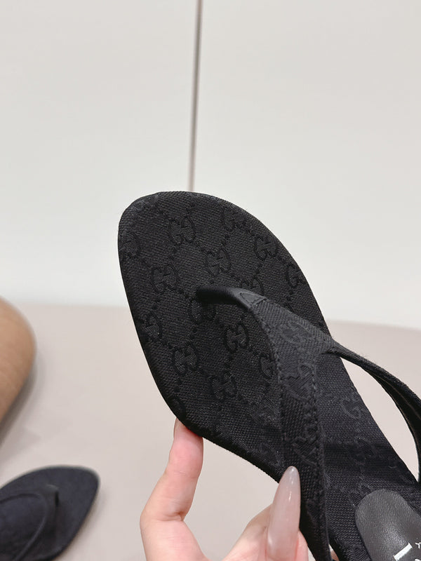 Gucci 26 Round Toe Flip-Flops 60 Black in Jacquard Fabric 739375