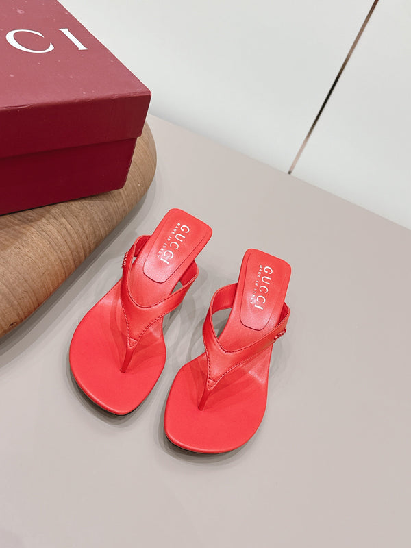 Gucci 26 Round Toe Flip-Flops 60 Red in Sheepskin 739373