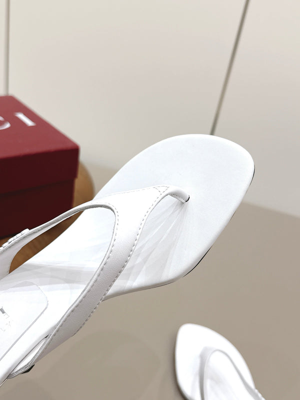 Gucci 26 Round Toe Flip-Flops 60 White in Sheepskin 739372
