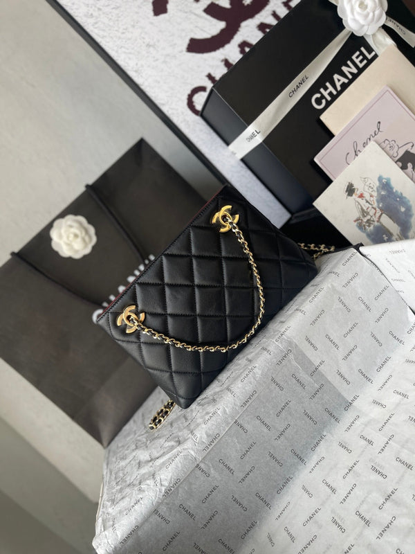 Sac cabas Chanel 26 petit modèle 24.5 noir en agneau
