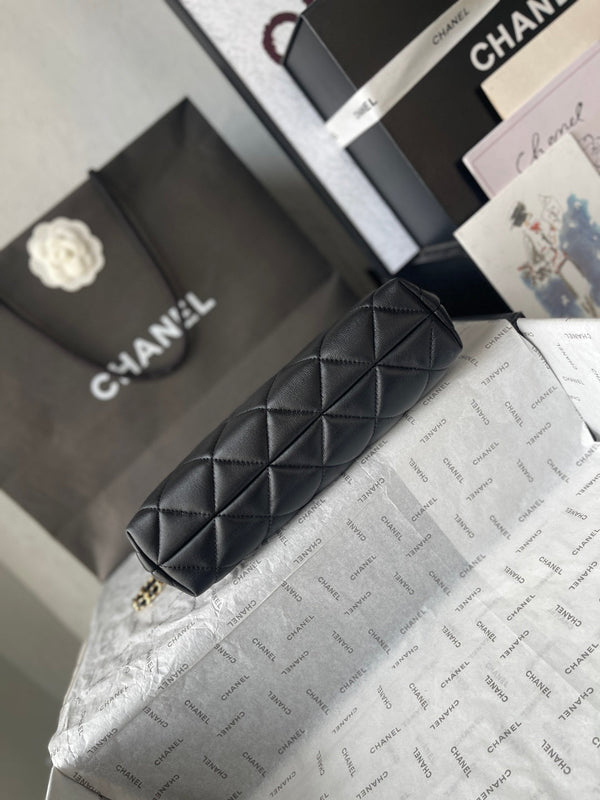 Sac cabas Chanel 26 petit modèle 24.5 noir en agneau