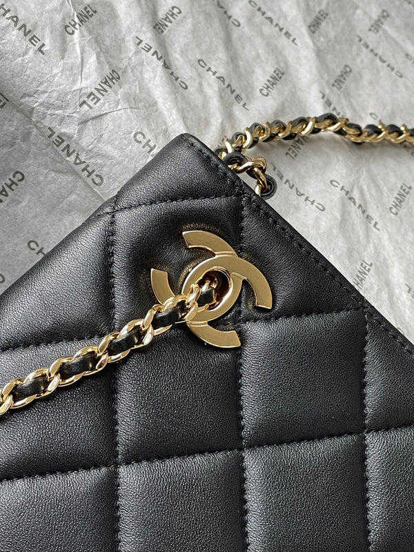 Sac cabas Chanel 26 petit modèle 24.5 noir en agneau