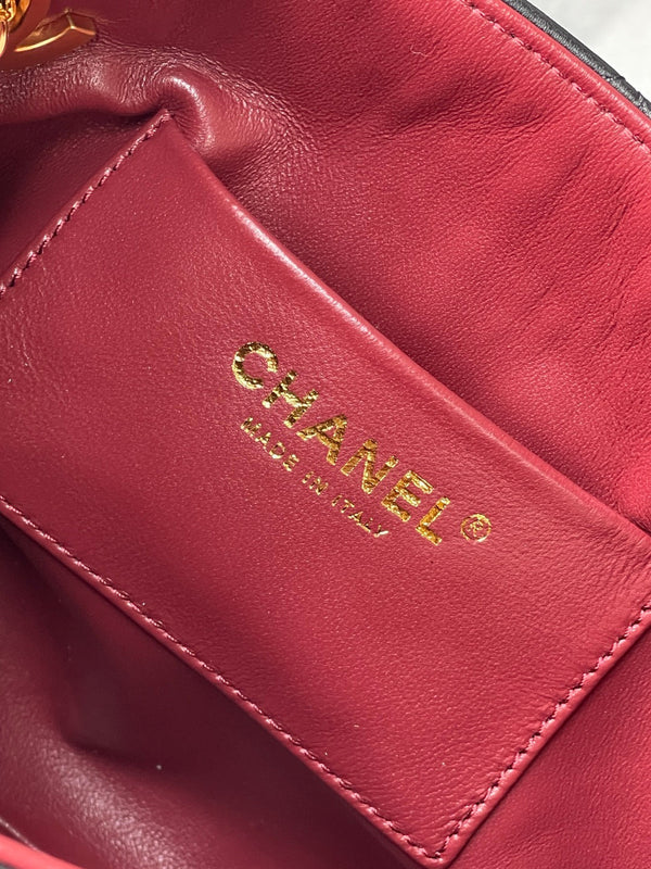 Sac cabas Chanel 26 petit modèle 24.5 noir en agneau