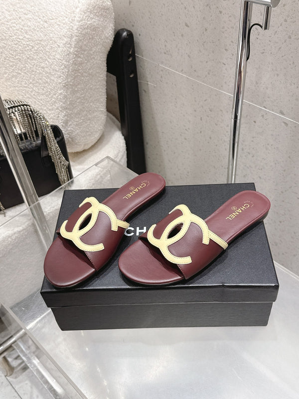 Sandales plates Chanel Double C bordeaux en agneau 740707