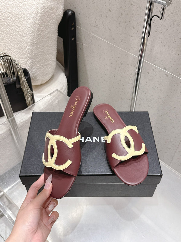 Sandales plates Chanel Double C bordeaux en agneau 740707