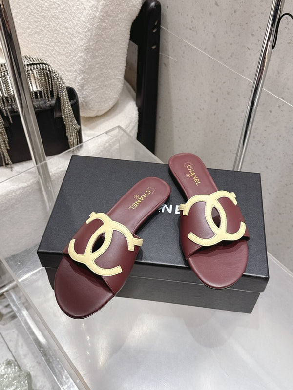 Sandales plates Chanel Double C bordeaux en agneau 740707