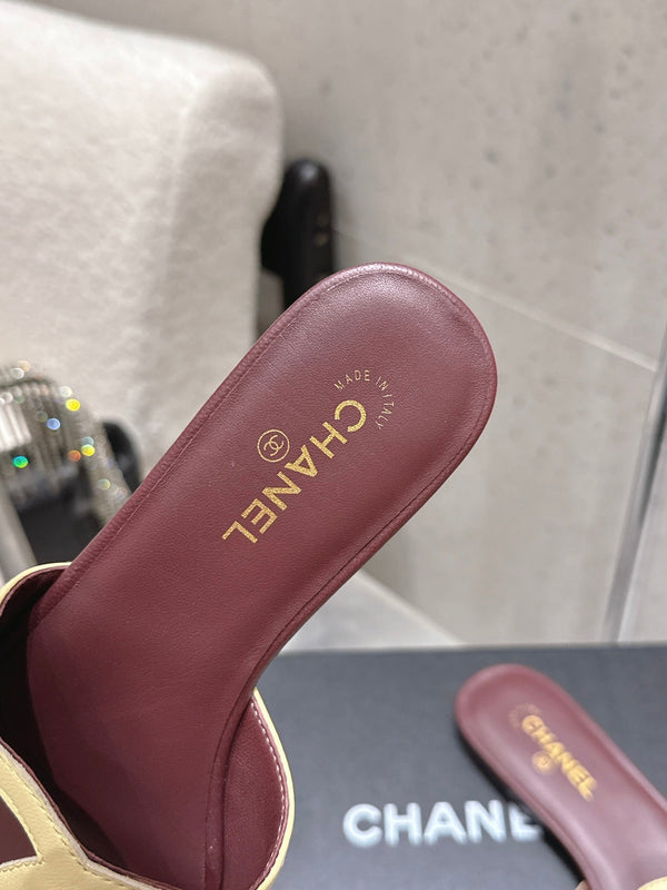 Sandales plates Chanel Double C bordeaux en agneau 740707