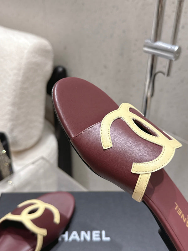 Sandales plates Chanel Double C bordeaux en agneau 740707