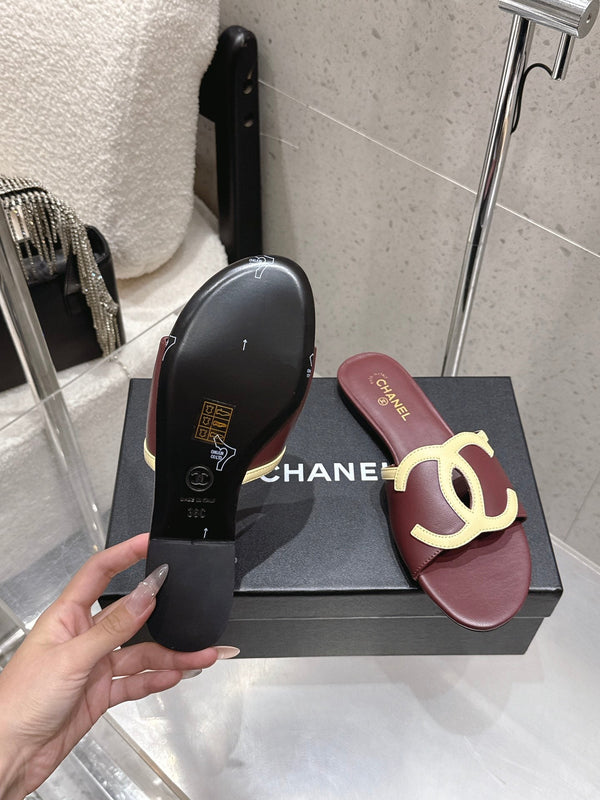 Sandales plates Chanel Double C bordeaux en agneau 740707