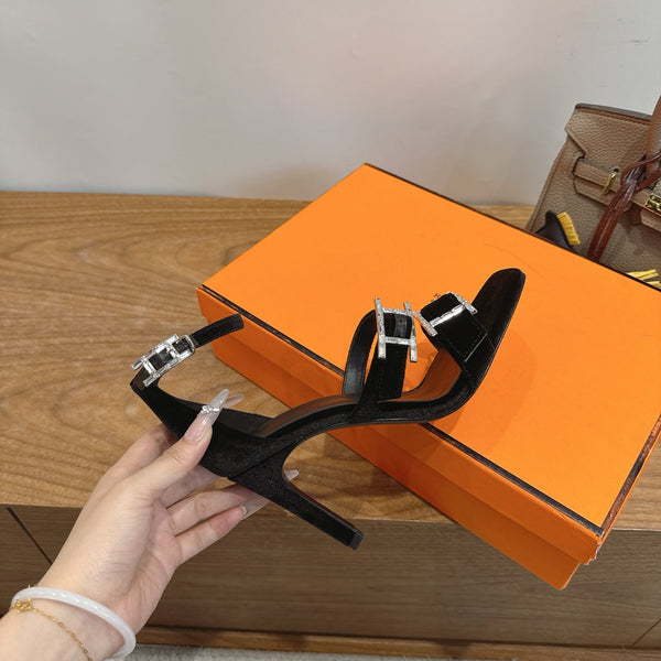 HM Liv Sandal 10.5 Black in Velvet 744072