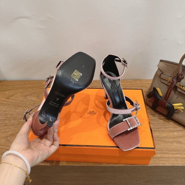 HM Liv Sandal 10.5 Brown in Velvet 744073