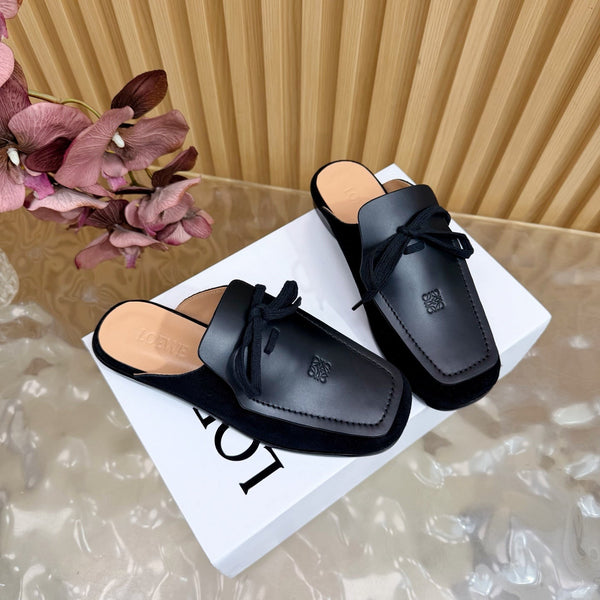 Loew Closed-Toe Slippers Black in Cowhide 749368