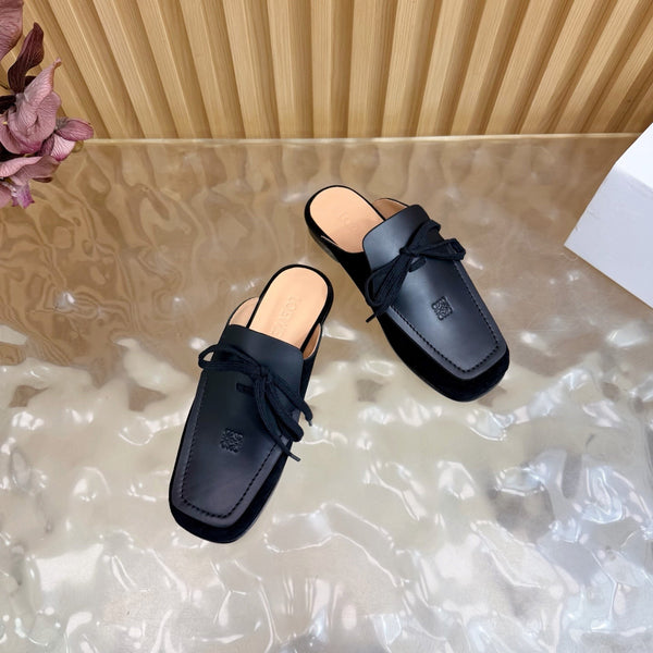 Loew Closed-Toe Slippers Black in Cowhide 749368