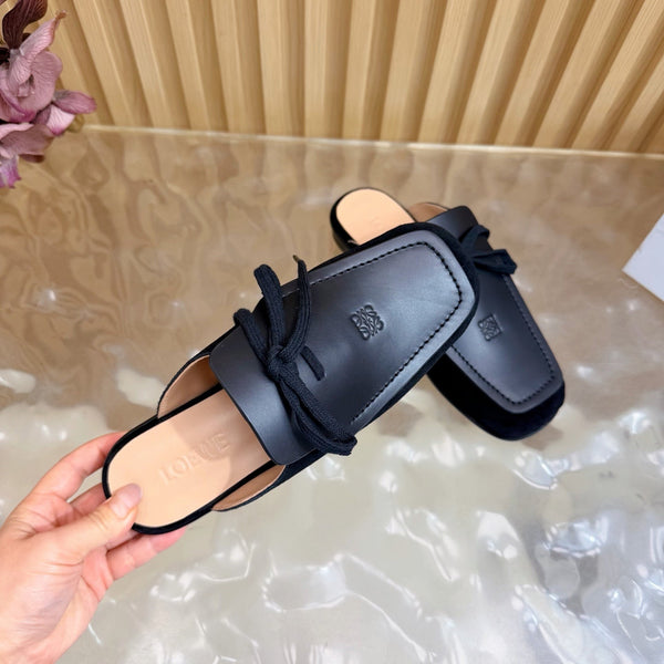 Loew Closed-Toe Slippers Black in Cowhide 749368