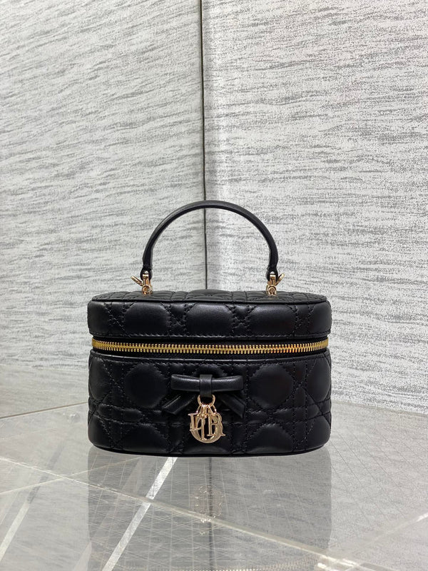 CD Bow-embellished Cosmetic Bag 17.5 Black in Lambskin 286414