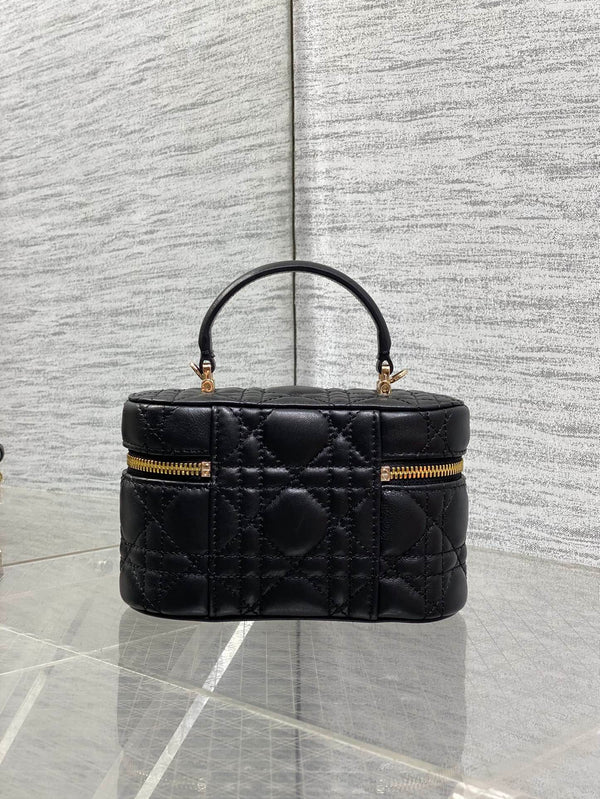 CD Bow-embellished Cosmetic Bag 17.5 Black in Lambskin 286414