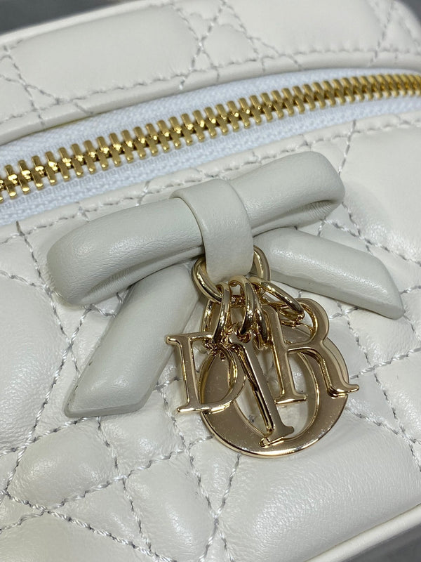 CD Bow-embellished Cosmetic Bag 17.5 White in Lambskin 286420